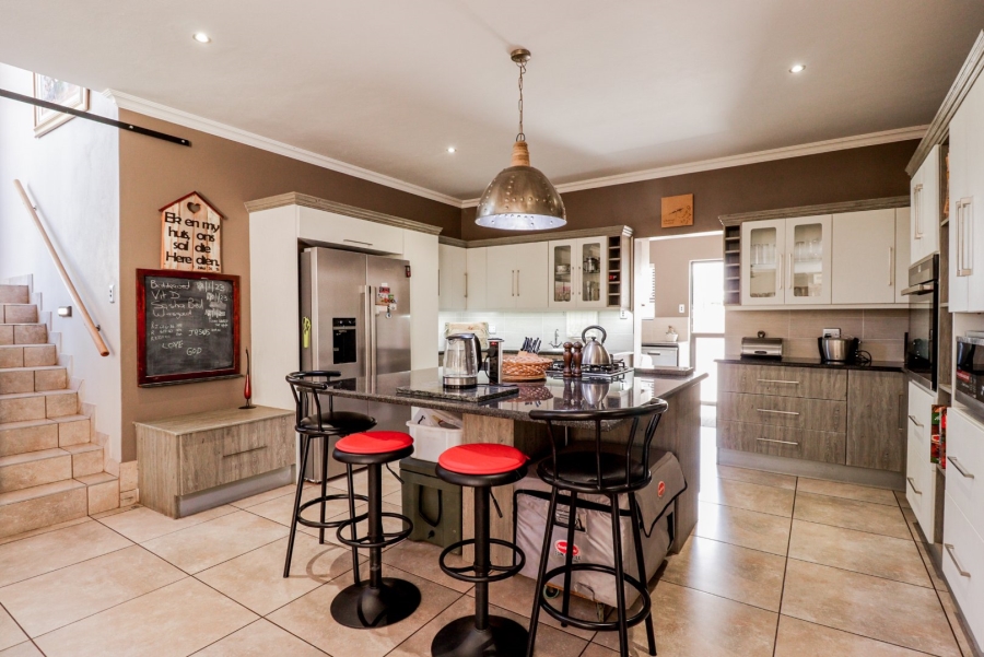 4 Bedroom Property for Sale in Melodie North West